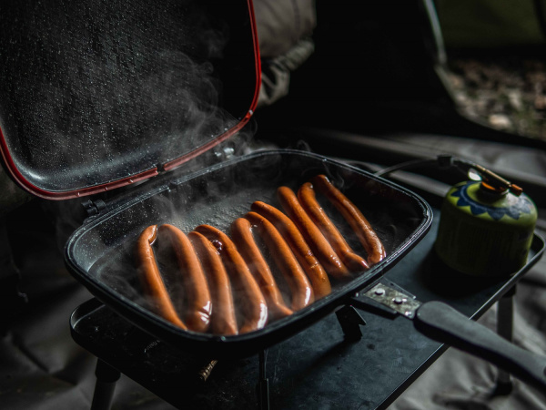 Giants fishing - Akční set Pánev na vaření Eazi Pan Large + Sada nerezových příborů