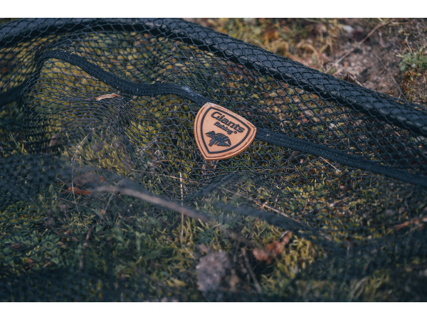 Giants fishing Podběrák Deluxe Landing Net Rubber Medium 70x60cm (2x rukojeť)